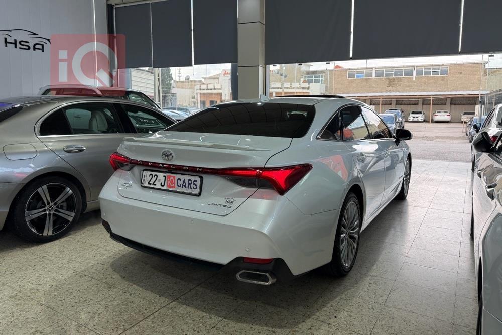 تويوتا أفالون